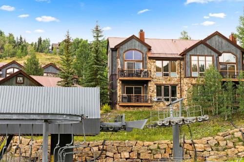 Upscale Ski In Out Condo 40 to Chondola Lift