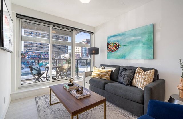 Upscale Street Art 1 BD 1 BA in heat of Kensington