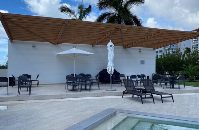 Upscale Studio in Maho St. Maarten. Walking distance to beach. Near airport!
