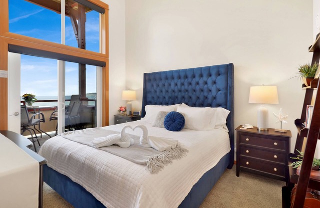 Upscale Waterfront Birch Bay Condo