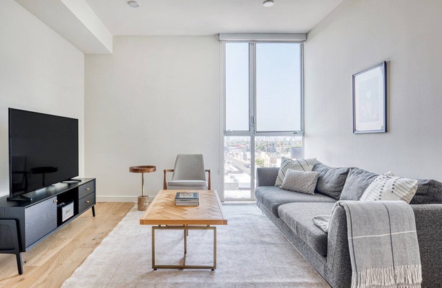 Upscale West Hollywood 1BR w/ BBQ, Pool, Gym, W/D near TJ, by Blueground