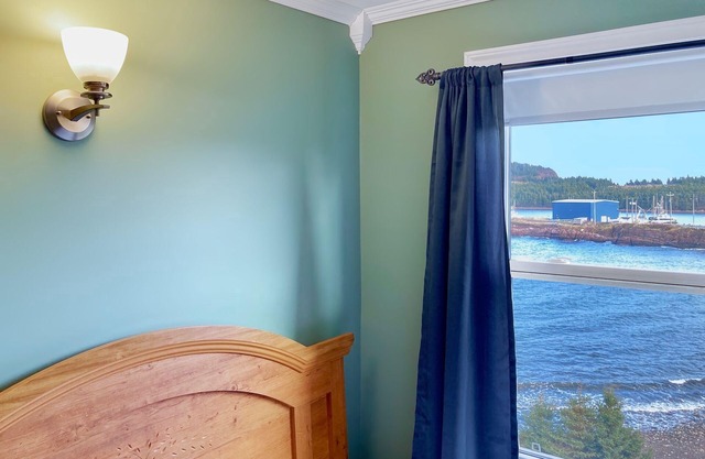 Upstairs @ The Homestead Oceanfront Suites