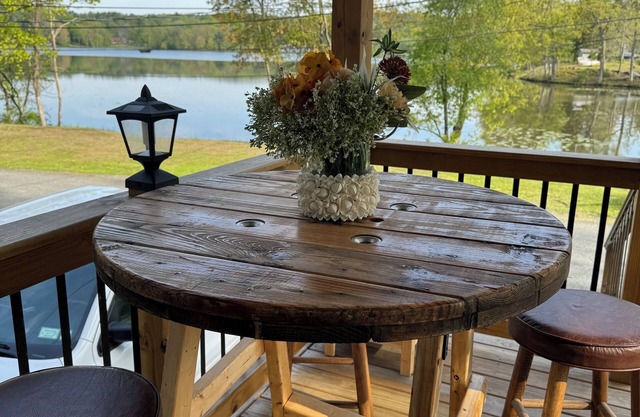 Lake House-Upstate NY. King bed,kayak,fishing,parks & trails, fire pit,fireplace