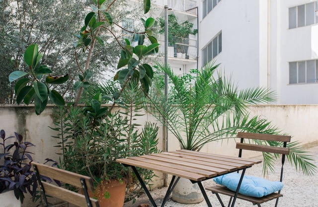UPSTREET Modern Minimalist 3BD Apt-Hilton