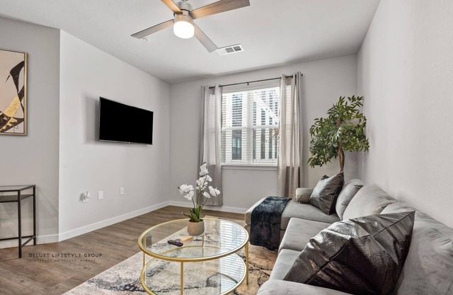 Uptown Houston Luxury King Suite