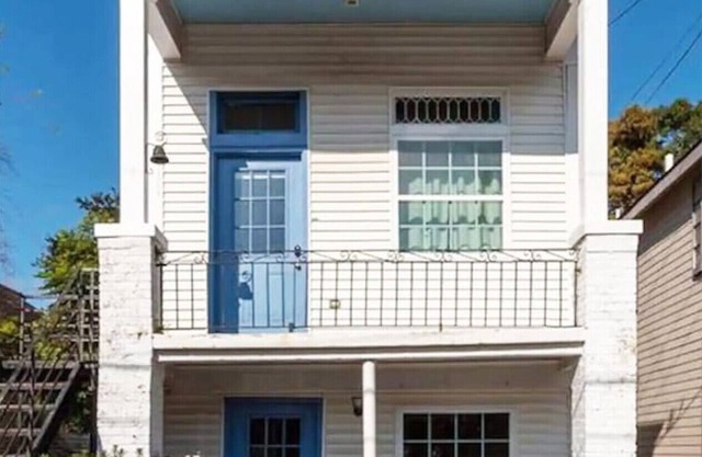 Uptown Recently Renovated | 3 Blocks to Streetcars