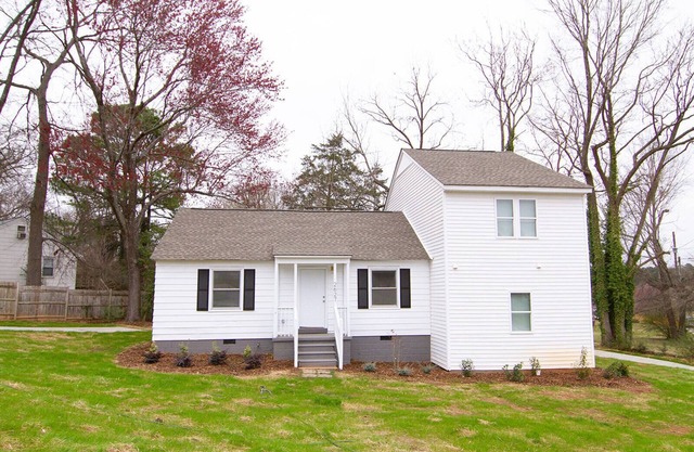 Urban Charm: 4 Bedroom Downtown Raleigh Home Near I-40