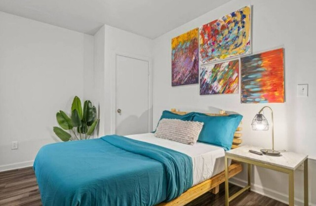 Urban Chic Suites Near Center City