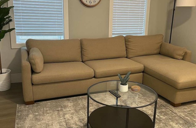 Urban Comfort 2BR in West Town