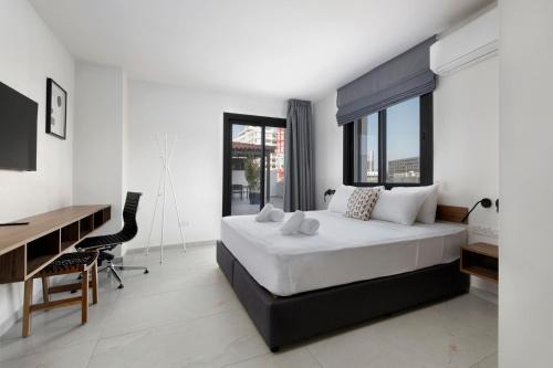 Urban Condo 33 with Veranda - 2 Bdr