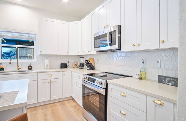 Urban Delight 4BR 3BA Near City Center