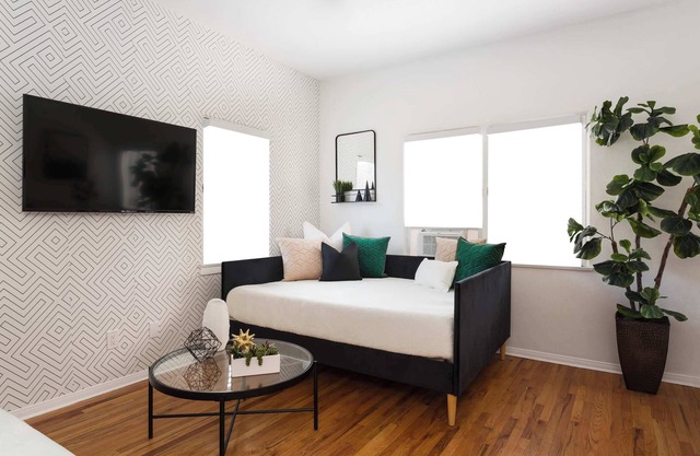 Urban Escape in Downtown SD Full Kitchen + AC