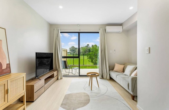 Urban Glow Townhouse with parking