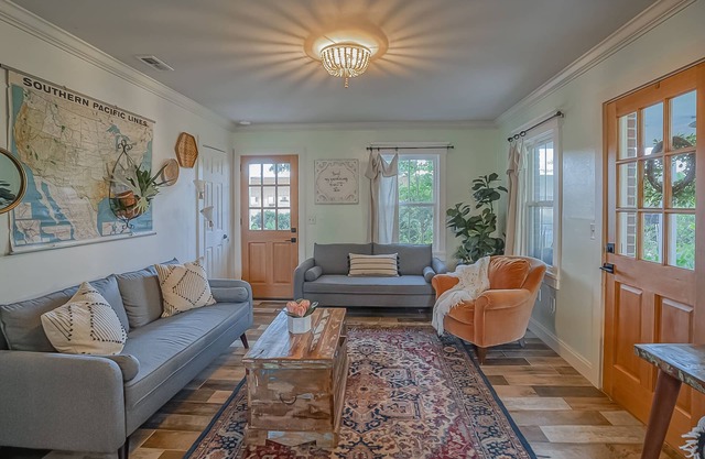 Urban Nest Cottage - Book Now!