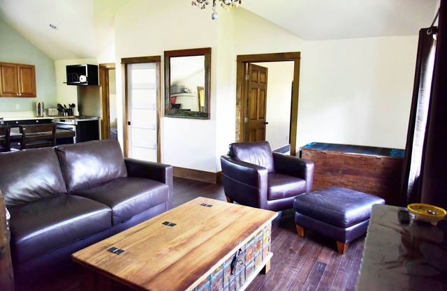 Potter Highlands -Guest House, Urban Oasis: Heart of Denver, walkable, sleeps 8