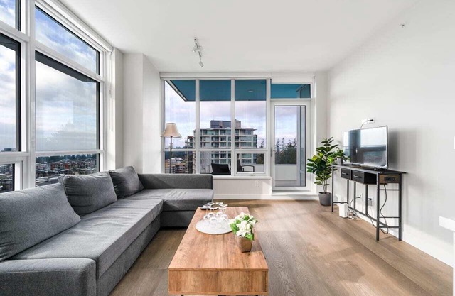 Urban Oasis: Stylish Apartment Retreat at UBC