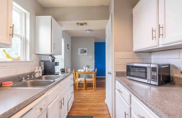 Urban Oasis: Stylish 1 BR, 1 BA Apartment in SATX