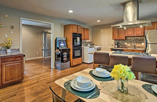 ¡NUEVO! Urban Oasis w / Game Room, 6 Mi to Downtown ATL