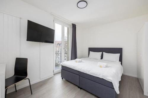Urban Oasis with Queen Bed and View BE-49