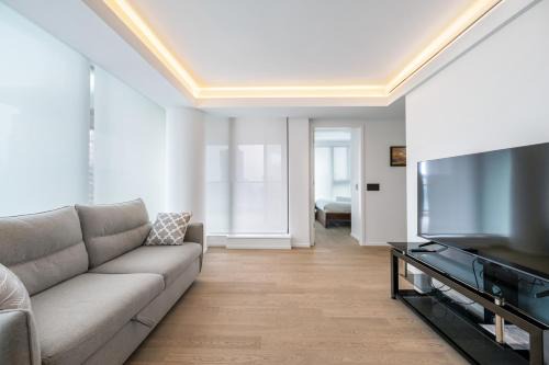 Urban Retreat 2BR Condo with Stunning City View