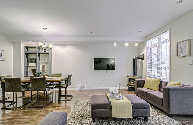 Urban Retreat A Modern 5BR Townhouse