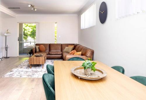 Urban Retreat CBD Perth House 4BR 3BA 2PK SLEEP 8!
