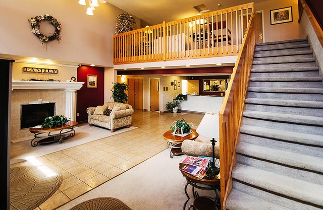Urbana Inn & Suites