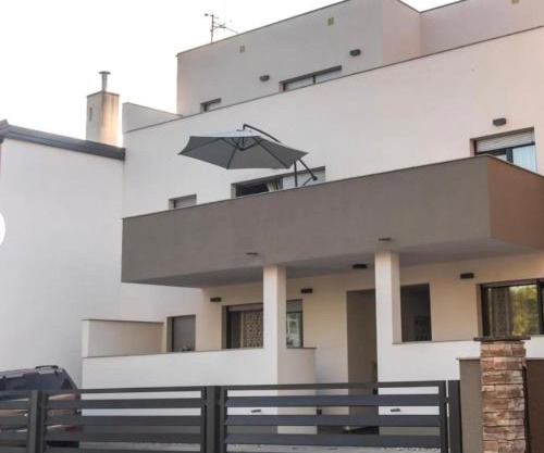Urbana Villa Four Season Summer