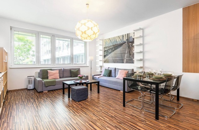 UrbanElegance Escape, top location, private garage parking