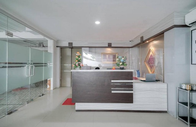 Urbanview Hotel Bari Syariah Palembang By RedDoorz