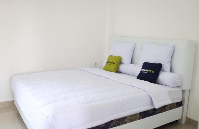 Urbanview Hotel Eropa Maros near Sultan Hasanuddin Airport by RedDoorz