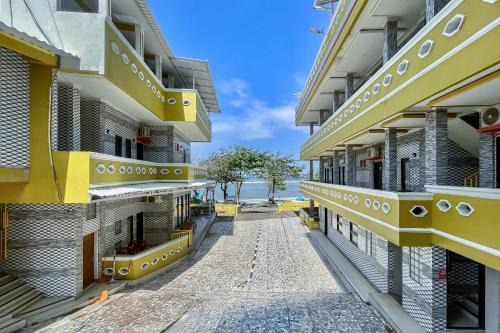 Urbanview Hotel Saikhwan Pantai Sayang Heulang Pameungpeuk Garut by RedDoorz