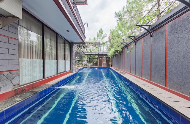 Urbanview Hotel Villa Surya Bandung