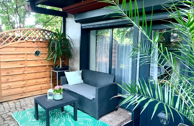 Uroczy Apartament z Patio