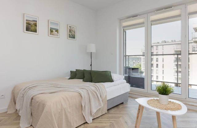 Ursus Sunny Studio for 4 Guests with Parking & Balcony by Noclegi Renters