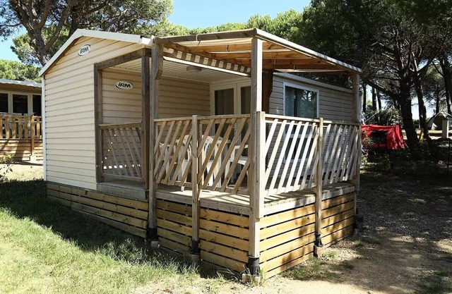 Ushuaïa Villages Camping Figurotta *** - Mobil Home Méditerranée 32m² - 2 bedrooms + air conditioning + TV + covered terrace for 6 people