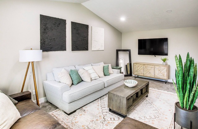 Utah Retreat w/ Patio, Gas Grill & Mountain Views!