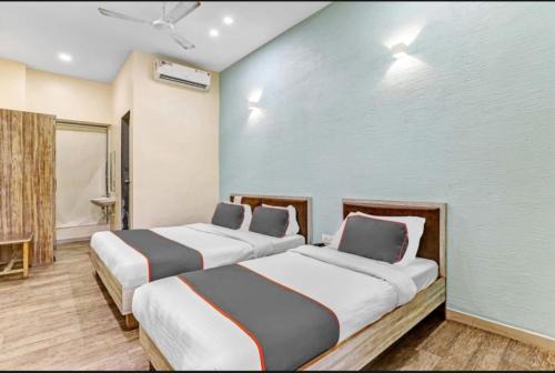UTSAV GALAXY BANQUET And ROOMS