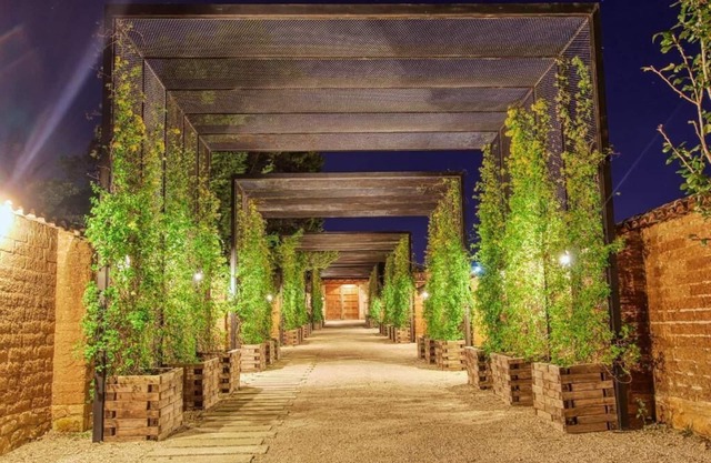 UVENCE GARDEN HOTEL