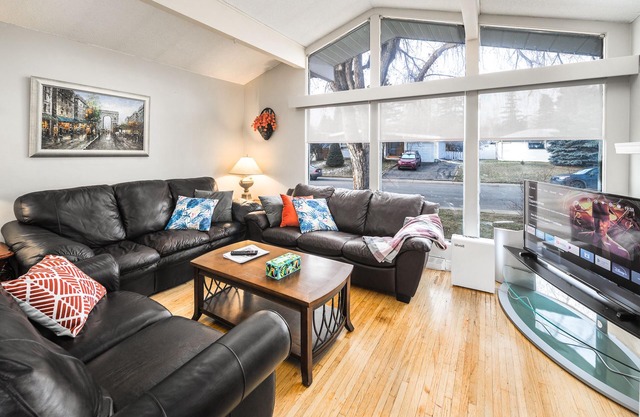 V@Home Entire house 5Bed2BATH Shopping /Downtown