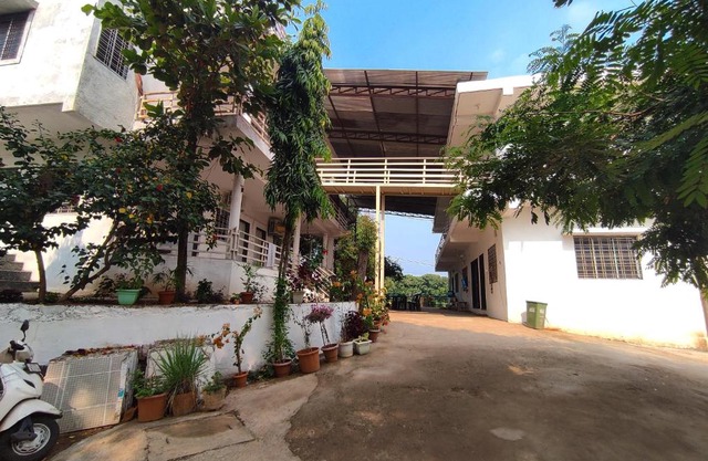 V J Farmstay