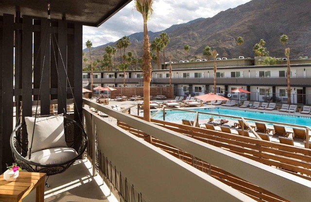 V Palm Springs