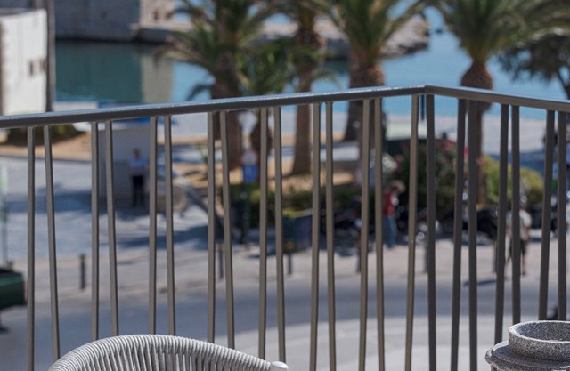 V77 Seafront Lydia Suite Modernly furnished family suite with sea view