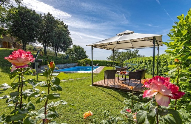 Vacation home for 9 guests with 350m² in Civitella In Val Di Chiana (295197)