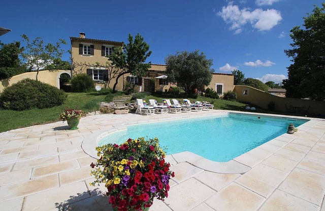 Vacation home in the Luberon in the heart of nature, private pool.