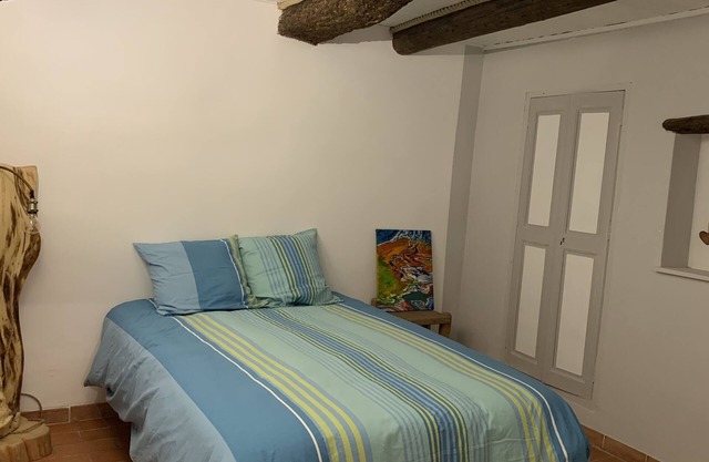 Vacation apartment near Mt Vetoux, in the heart of a small Provencal village