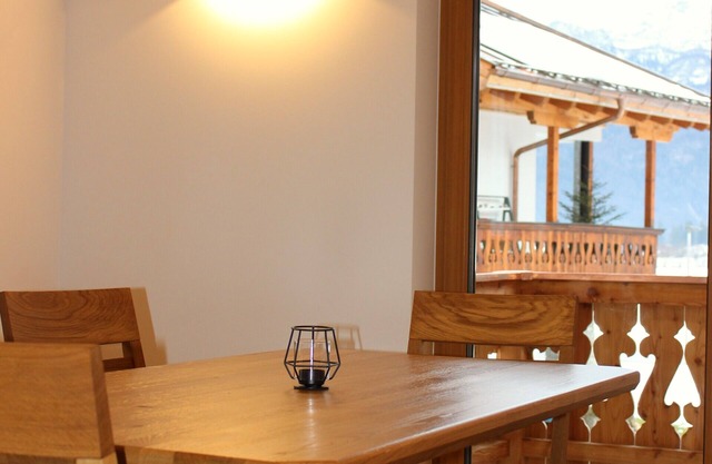 Vacation apartment Untersberg, 78 sqm, 2 separate bedrooms, living/dining area, bathroom with bathtub, south-facing balcony