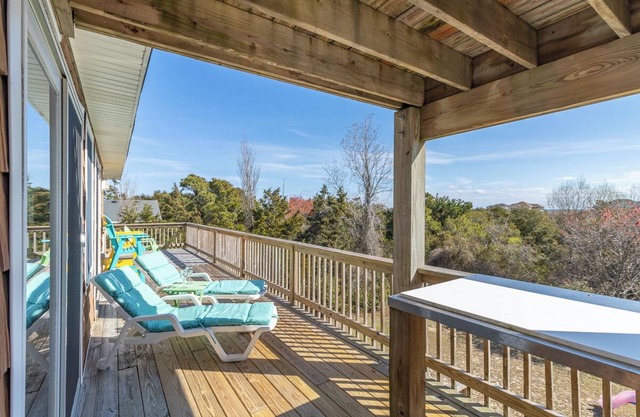 Vacation among the wild horses at this beautiful Carova beach house! 4x4 Require