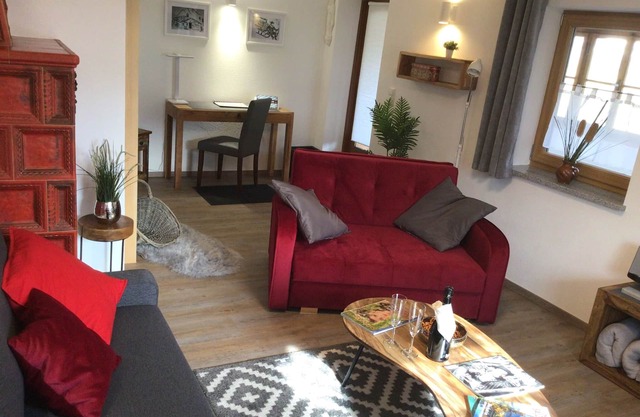 Vacation apartment Lederhose, 1-2 pers. 81 m², bedroom, double room, shower/WC, bathroom, T
