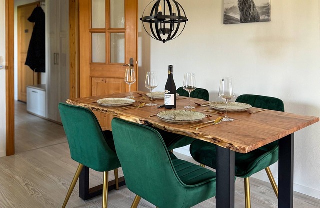 Vacation apartment, 72m² for 2-4 persons, living room, kitchen, bedroom, bathroom/WC, conservatory, WLAN
